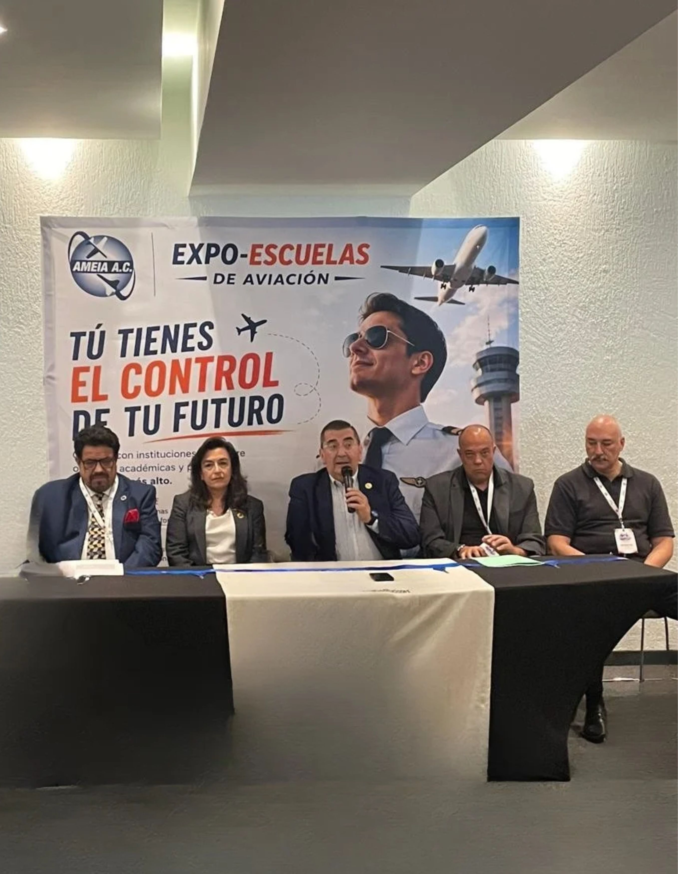 Tu tienes el control de tu futuro (( Expo escuelas ))
